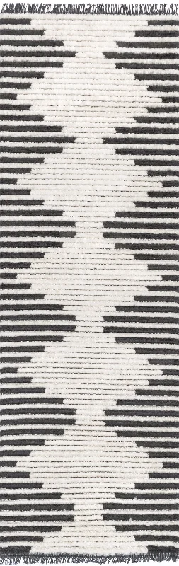 Diamond Pinstripes Tasseled Rug | Beige