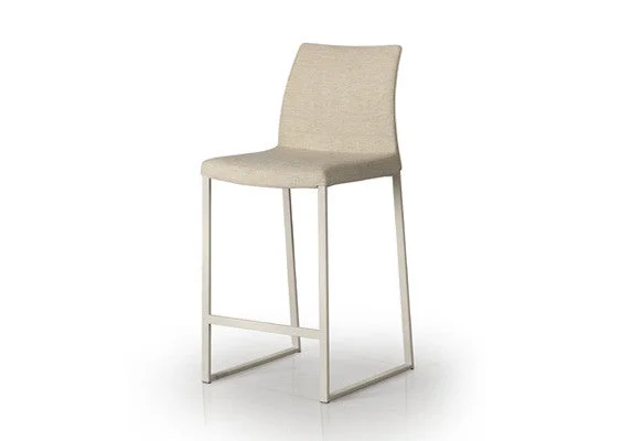 Curvo Stool